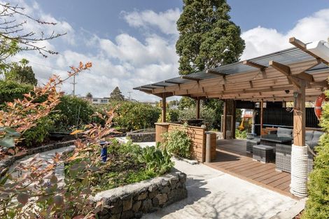 Photo of property in 1 Kowai Grove, Omokoroa, 3114