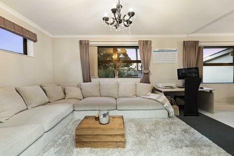 Photo of property in 80 Rosella Road, Mangere East, Auckland, 2024