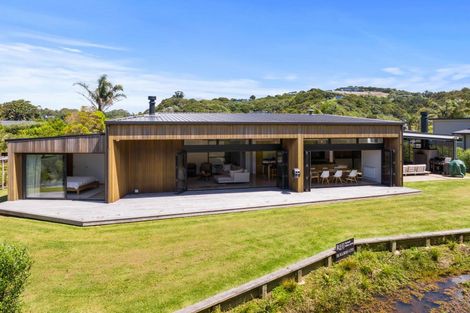 Photo of property in 15 Edgewater Place, Matapouri, Whangarei, 0173