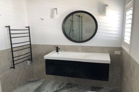 Photo of property in 82 Exmouth Road, Northcote, Auckland, 0627