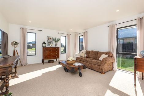 Photo of property in 9 Angus Place, Rangiora, 7400