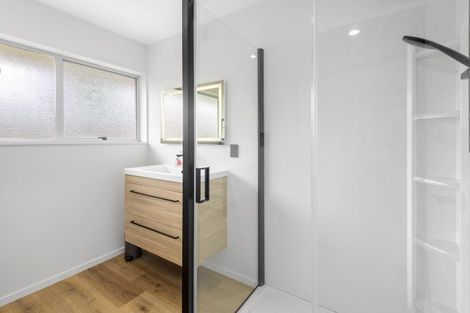 Photo of property in 2/87a Middlepark Road, Sockburn, Christchurch, 8042