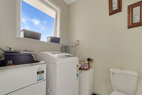 Photo of property in 1 Iorangi Place, Hillpark, Auckland, 2102