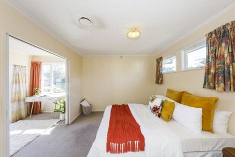 Photo of property in 37 Parkland Crescent, Terrace End, Palmerston North, 4410