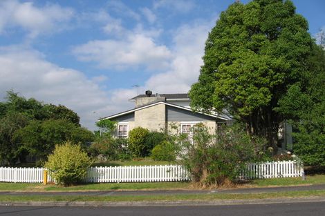 Photo of property in 2/19 King Richard Place, Browns Bay, Auckland, 0630