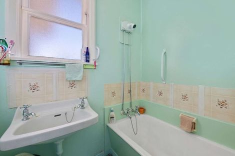 Photo of property in 14 Oxford Crescent, Ebdentown, Upper Hutt, 5018