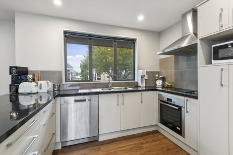 Photo of property in 2/422 Barbadoes Street, Edgeware, Christchurch, 8013