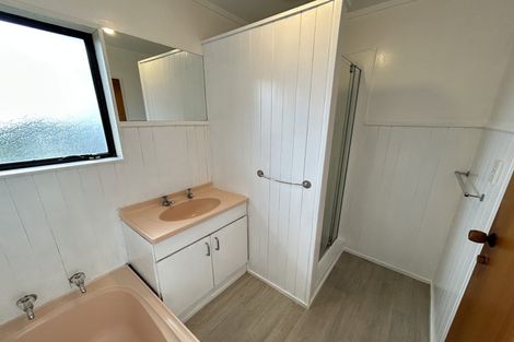 Photo of property in 1/2 Hueglow Rise, West Harbour, Auckland, 0618