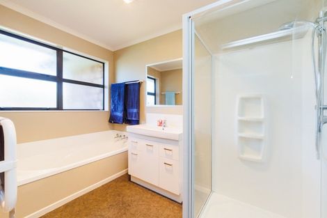 Photo of property in 14 Orlando Way, Kelvin Grove, Palmerston North, 4414