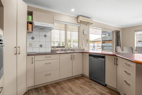 Photo of property in 63 Waiwherowhero Drive, St Andrews, Hamilton, 3200