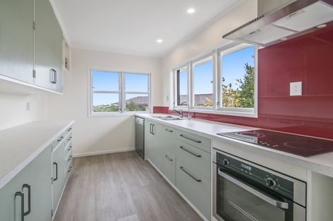 Photo of property in 30a Geoffrey Road, Torbay, Auckland, 0630