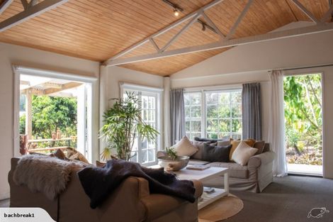 Photo of property in 25 Donnelly Street, Oakura, 4314