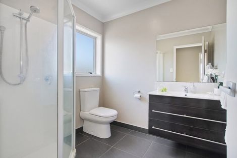 Photo of property in 543 Scenic Drive, Waiatarua, Auckland, 0612