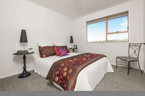 Photo of property in 76 Weatherly Road, Torbay, Auckland, 0630