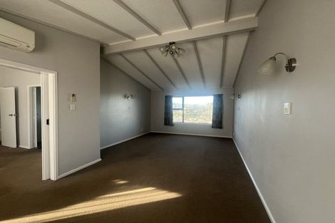 Photo of property in 30 Akaroa Drive, Maupuia, Wellington, 6022