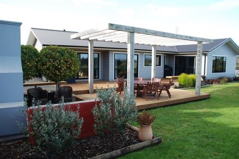 Photo of property in 14 Kendallvale Drive, Waiuku, 2123