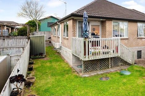 Photo of property in 11 Logan Place, Waiuku, 2123