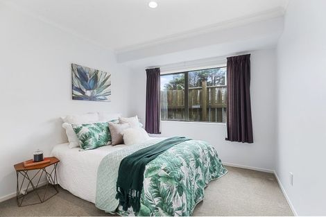 Photo of property in 52 Miles Crescent, Newlands, Wellington, 6037