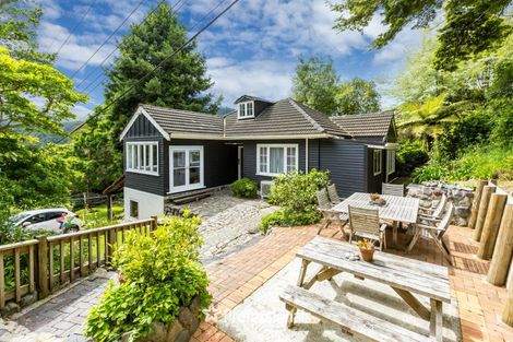 Photo of property in 43 Wyndham Road, Pinehaven, Upper Hutt, 5019