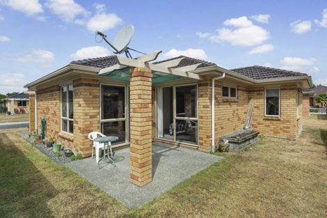 Photo of property in 28 Sovereign Isle Lane, Rototuna, Hamilton, 3210