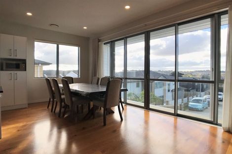 Photo of property in 103 Medallion Drive, Oteha, Auckland, 0632