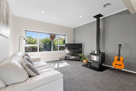 Photo of property in 33 Donnelly Street, Oakura, 4314