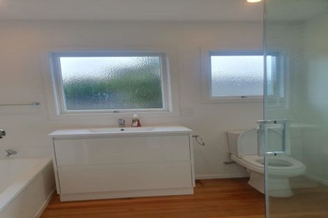 Photo of property in 99 Tiroroa Avenue, Te Atatu South, Auckland, 0610