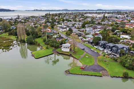 Photo of property in 2/2 Chapman Road, Te Atatu Peninsula, Auckland, 0610