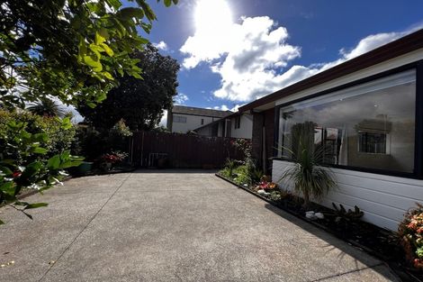 Photo of property in 1/17 Milford Road, Milford, Auckland, 0620