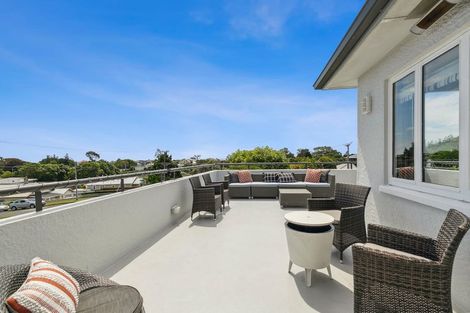 Photo of property in 43 Paynters Avenue, Strandon, New Plymouth, 4312