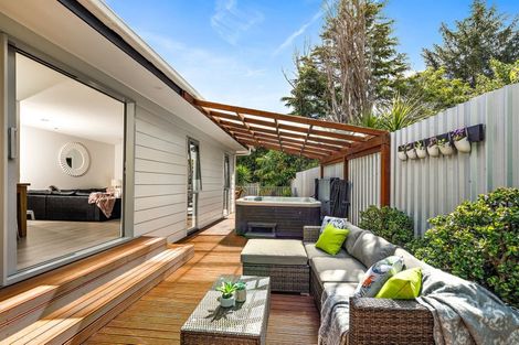 Photo of property in 32 John Downs Drive, Browns Bay, Auckland, 0630