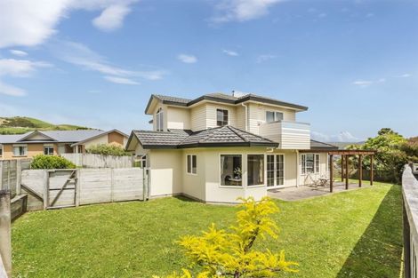 Photo of property in 16 Kilkelly Close, Tawa, Wellington, 5028