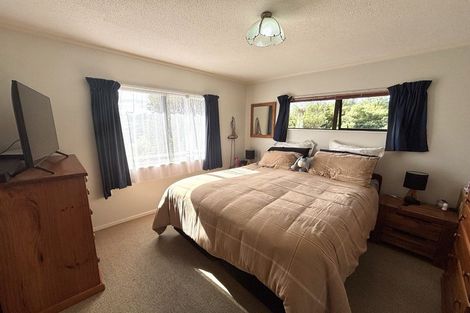 Photo of property in 22 Albatross Close, Whitby, Porirua, 5024