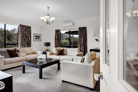 Photo of property in 3b Larsen Place, Merrilands, New Plymouth, 4312