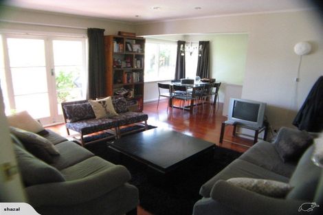 Photo of property in 19 Woodstock Road, Forrest Hill, Auckland, 0620