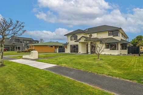 Photo of property in 41 Royal Oak Drive, Kelvin Grove, Palmerston North, 4414