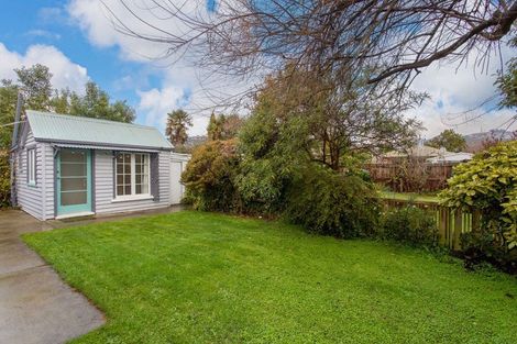 Photo of property in 18 Sandwich Road, Beckenham, Christchurch, 8023