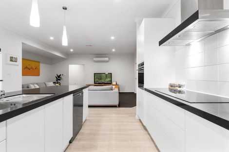 Photo of property in 57 Te Kio Crescent, Papamoa Beach, Papamoa, 3118