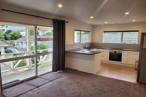 Photo of property in 33 Carrington Street, New Plymouth, 4310