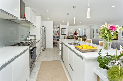 Photo of property in 52a Matipo Road, Mairangi Bay, Auckland, 0630