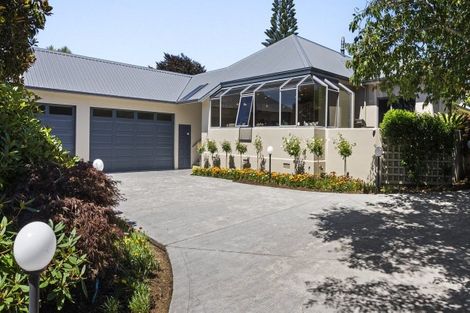 Photo of property in 92 Govett Avenue, Frankleigh Park, New Plymouth, 4310