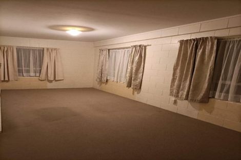 Photo of property in 5 Miltonia Avenue, Te Atatu South, Auckland, 0610