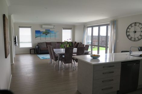 Photo of property in 8 Kayelene Place, Omokoroa, 3114