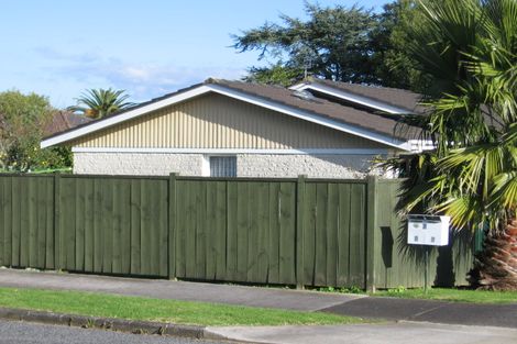 Photo of property in 1/2 Pine Terrace, Howick, Auckland, 2014