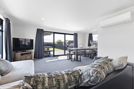 Photo of property in 7 Colonial Place, Kelvin Grove, Palmerston North, 4414