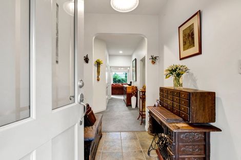 Photo of property in 26 Shelter Grove, Frankleigh Park, New Plymouth, 4310