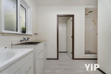 Photo of property in 2/15 Bloomsbury Grove, Newlands, Wellington, 6037