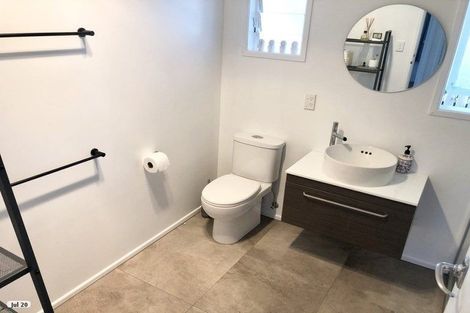 Photo of property in 1/15 Paramu Avenue, Birkdale, Auckland, 0626