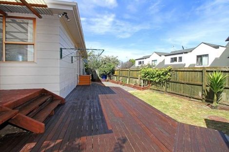 Photo of property in 29 Kelman Road, Kelston, Auckland, 0602