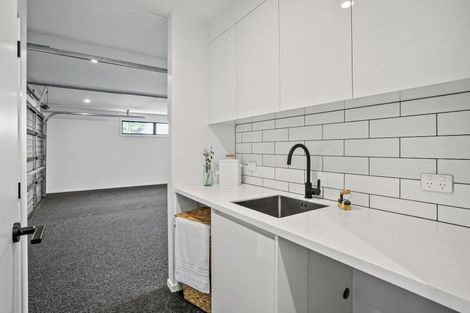 Photo of property in 11 Donnelly Street, Oakura, 4314